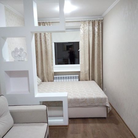 Two-Bedroom Apartment In The Center Khmelʼnytsʼkyy Екстериор снимка