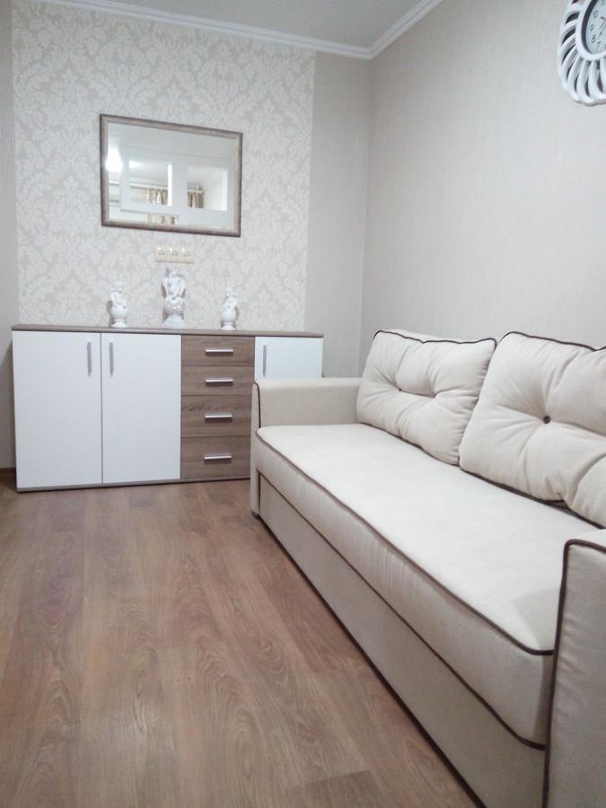 Two-Bedroom Apartment In The Center Khmelʼnytsʼkyy Екстериор снимка
